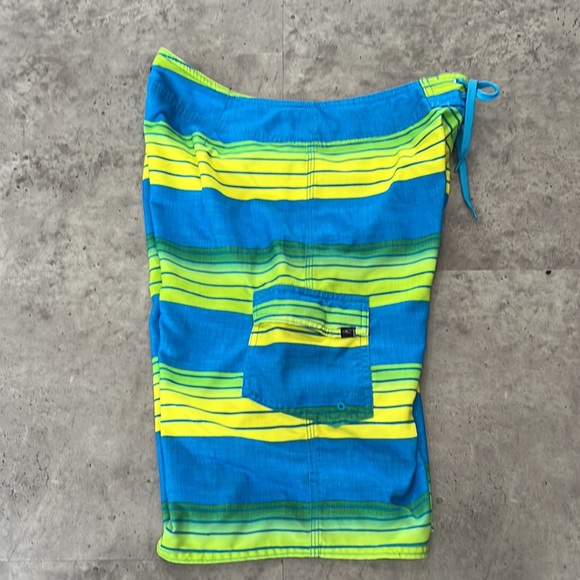 Like new! O’Neill shorts. Size 30 - Picture 2 of 7